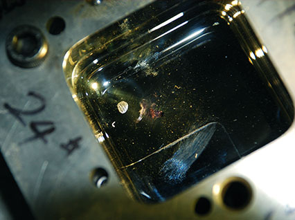 <a href='http://m.zb1616.com/product/3.htm' class='text_a'>模具激光焊機(jī)</a>修復(fù)鏡面模具效果